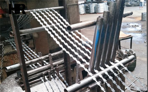 刀片刺網(wǎng)生產(chǎn) 刀片刺網(wǎng)生產(chǎn)