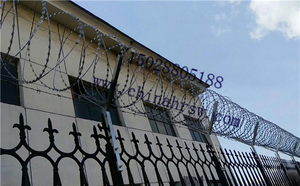 監(jiān)獄防護(hù)網(wǎng)這裝圖