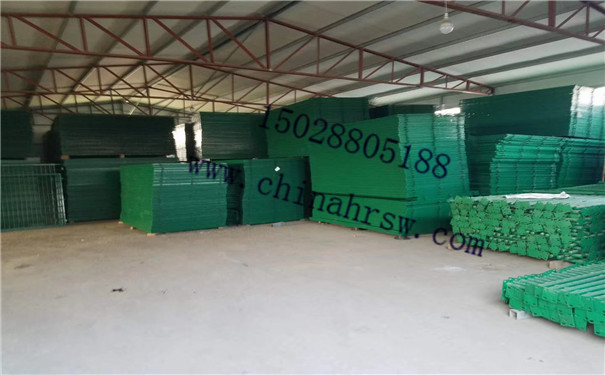 監(jiān)獄防護網生產中